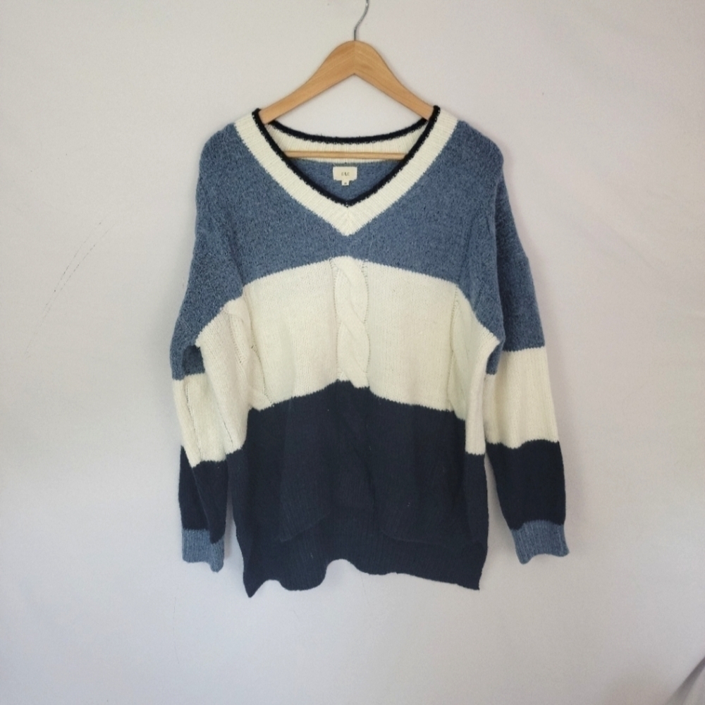 Womens Medium OO Sweater